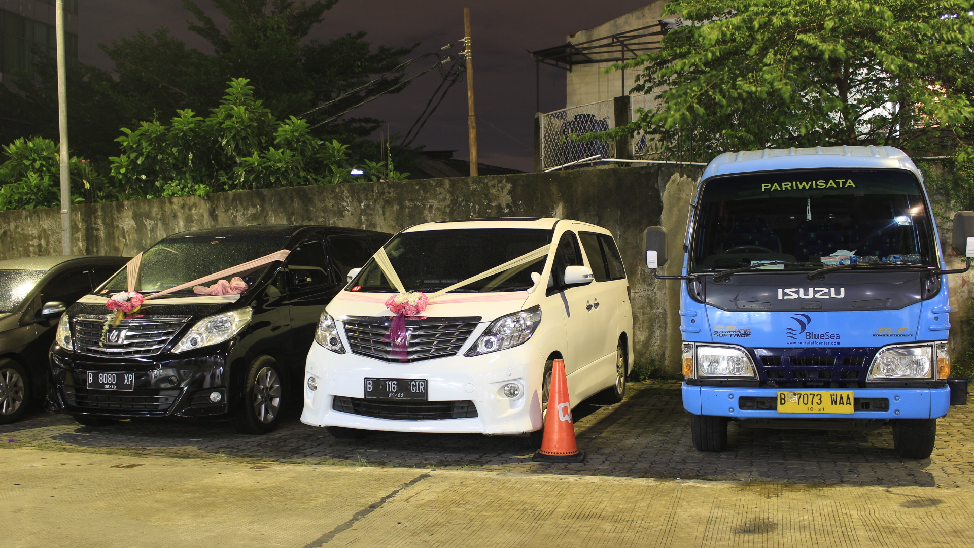 rental elf bekasi