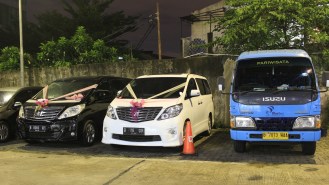 rental elf bekasi