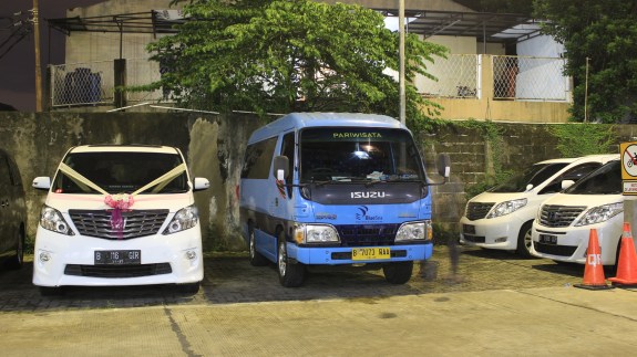 sewa elf jakarta barat