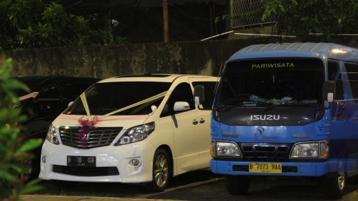 sewa elf untuk wisata