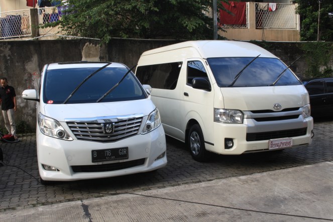 sewa hiace putih